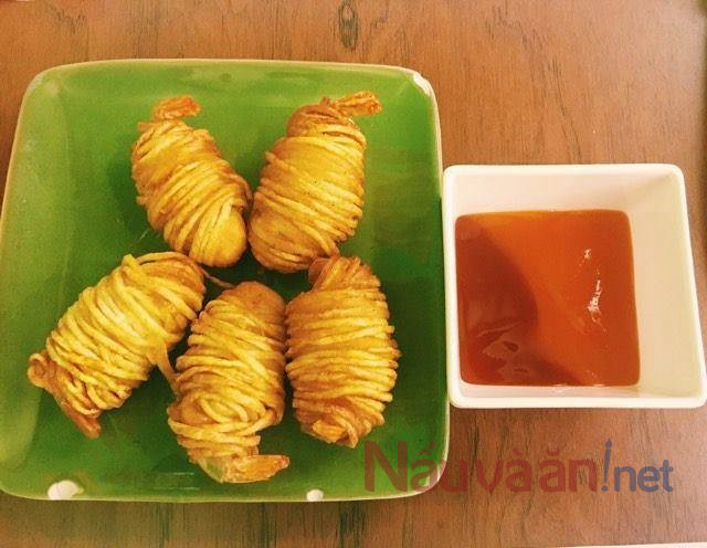 Cách làm tôm cuộn khoai tây chiên