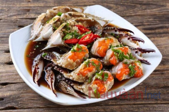 Hướng dẫn làm combo hải sản cá hồi, ghẹ và tôm ngâm tương tốn cơm chuẩn vị Hàn Quốc.