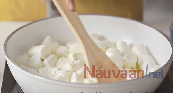 nấu chảy kẹo marshmalow