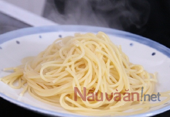 Luộc mỳ Ý
