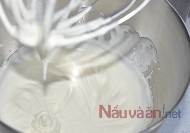 đánh whipping cream