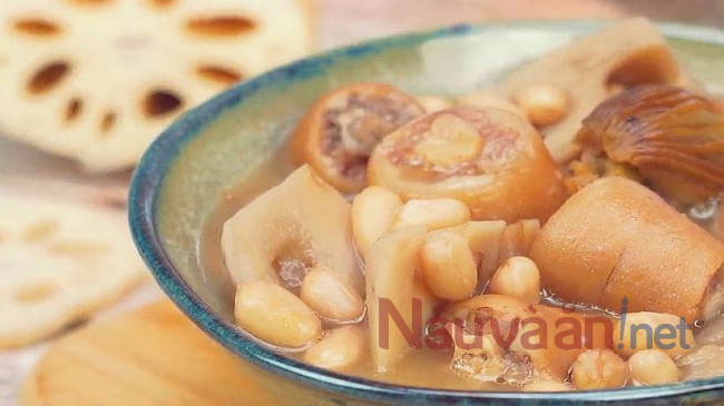 đuôi heo hầm hạt sen