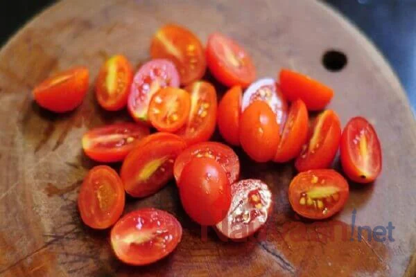 cà chua bi cắt nhỏ