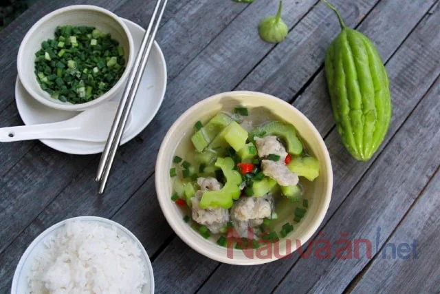 canh khổ qua cá thác lác